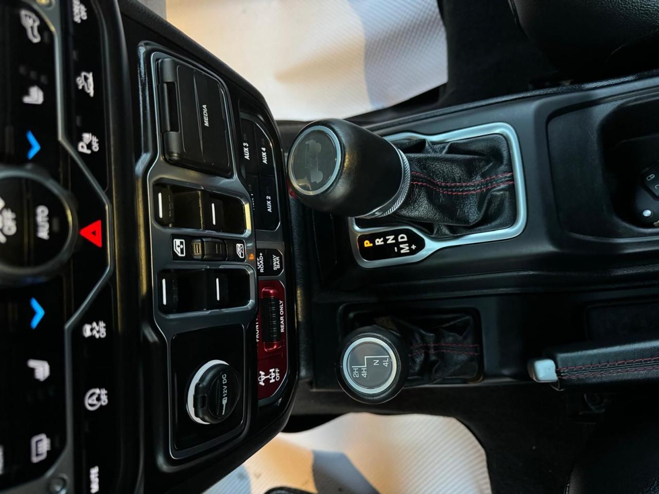 2023 Jeep Wrangler RUBICON - Photo #23