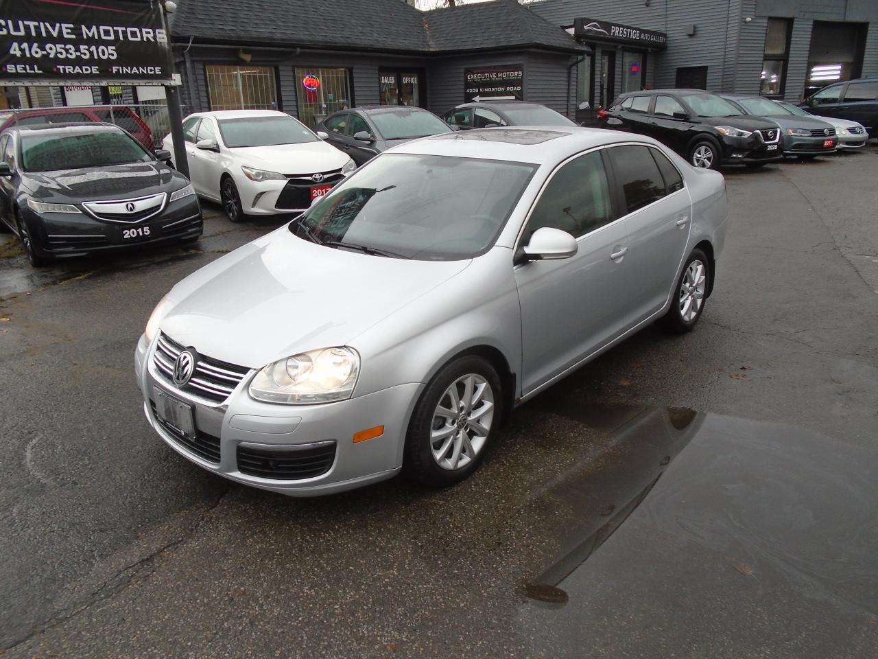 Used 2010 Volkswagen Jetta Highline/ DIESEL/ LEATHER /ROOF / HEATED SEATS / for sale in Scarborough, ON