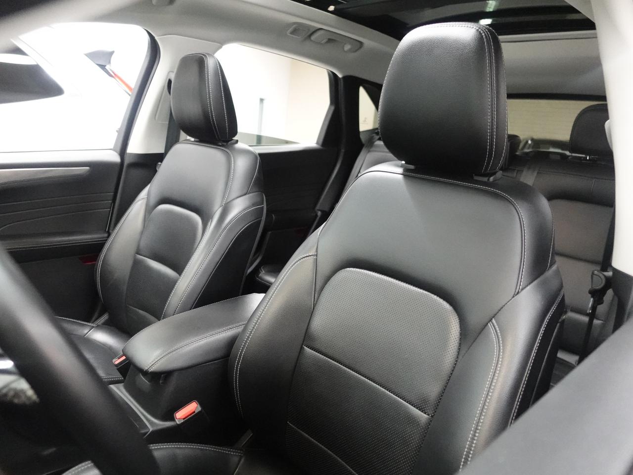 2022 Ford Escape TITANIUM | AWD | Nav | Leather | Sunroof | CarPlay