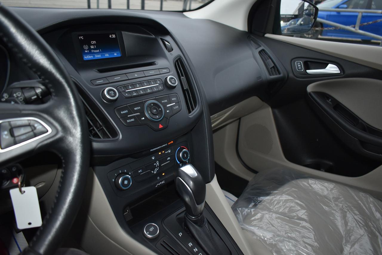 2015 Ford Focus SE - FWD - 2.0L SPORT - LOW KMS - Photo #20