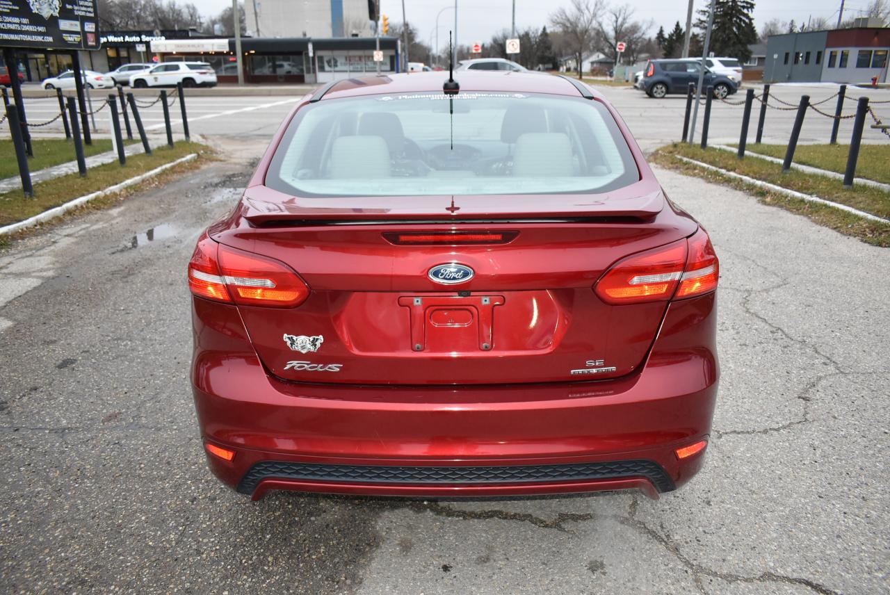 2015 Ford Focus SE - FWD - 2.0L SPORT - LOW KMS - Photo #4