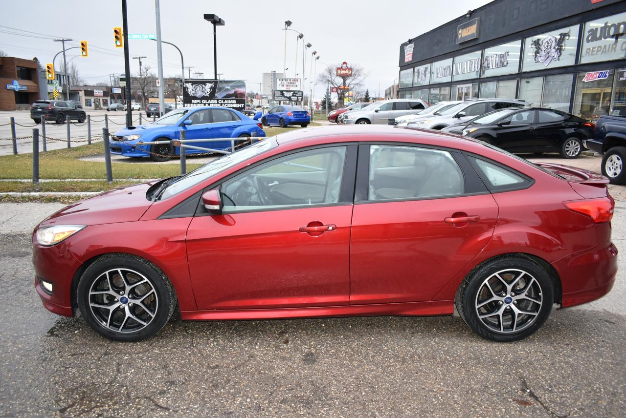 2015 Ford Focus SE - FWD - 2.0L SPORT - LOW KMS - Photo #2