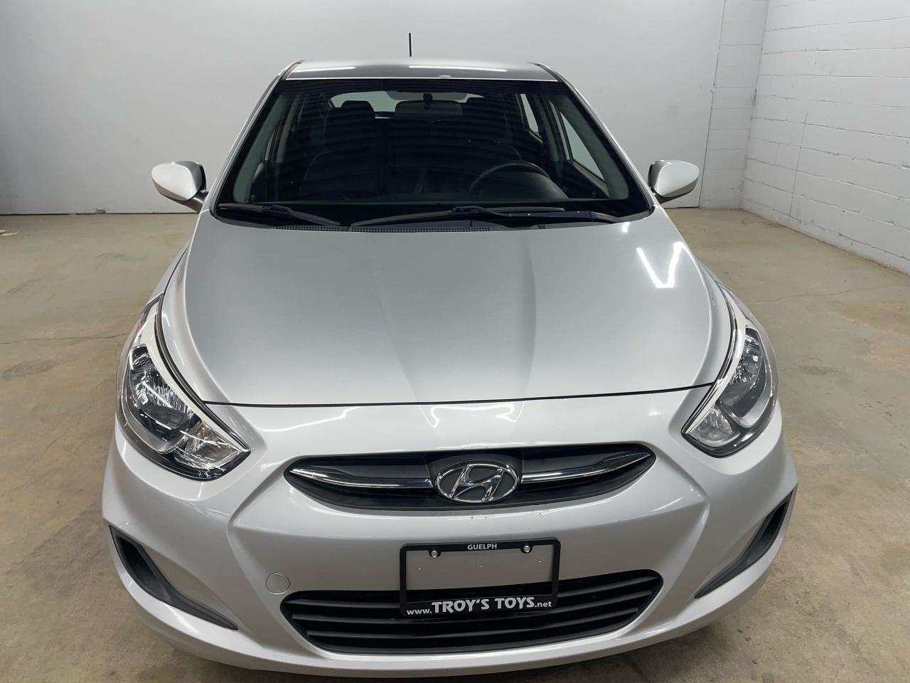 2016 Hyundai Accent LE Photo2