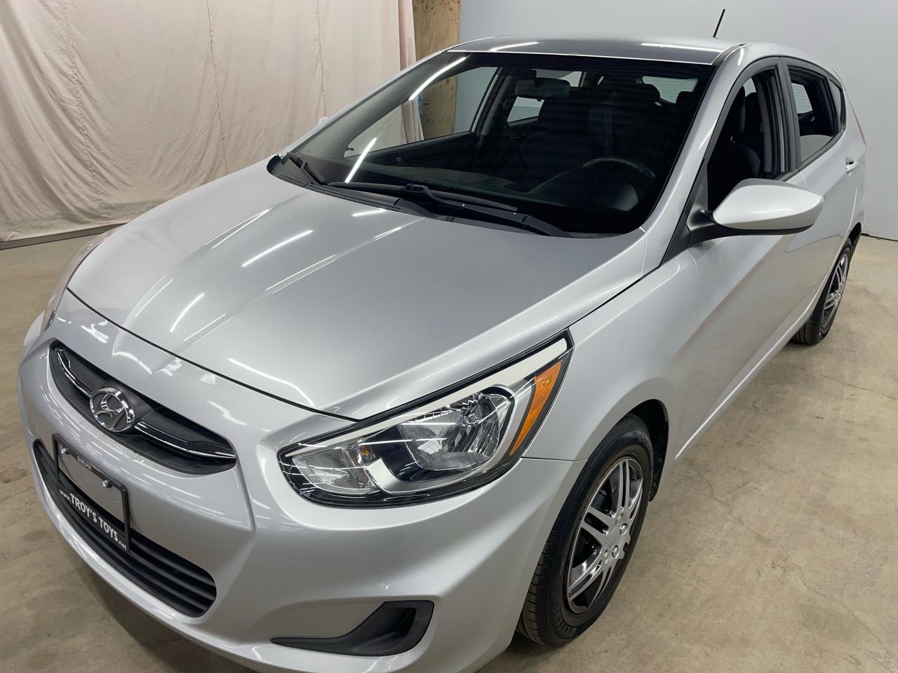 2016 Hyundai Accent LE Photo3