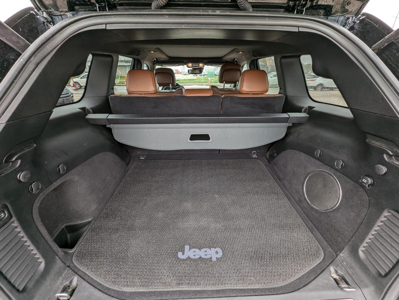 2019 Jeep Grand Cherokee Summit | Manitoba Owned | Heated Cooled Seats - Photo #6