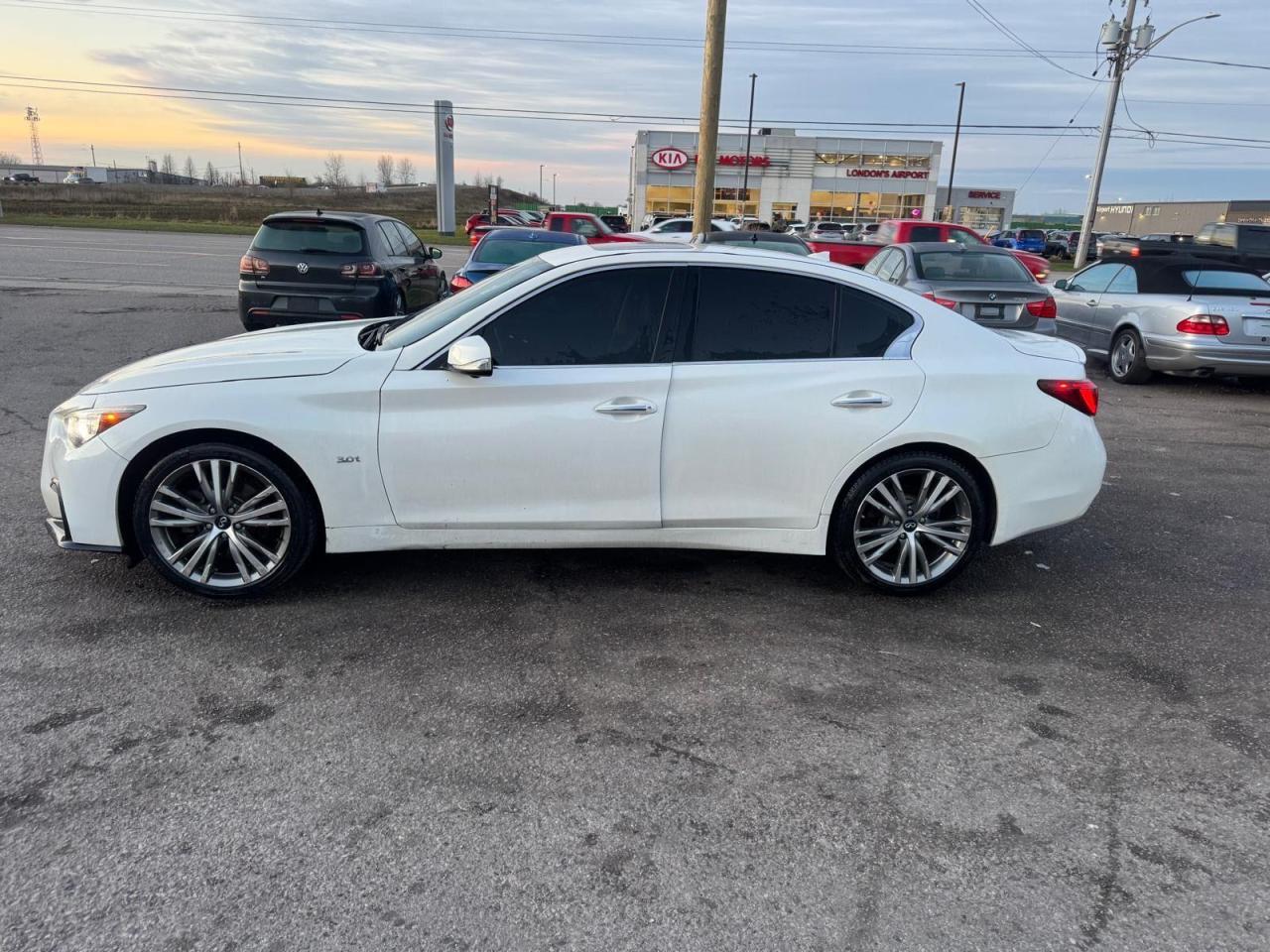 2018 Infiniti Q50 3.0T LUXE, Q50S, AWD, ONLY 83KMS, CERTIFIED - Photo #2