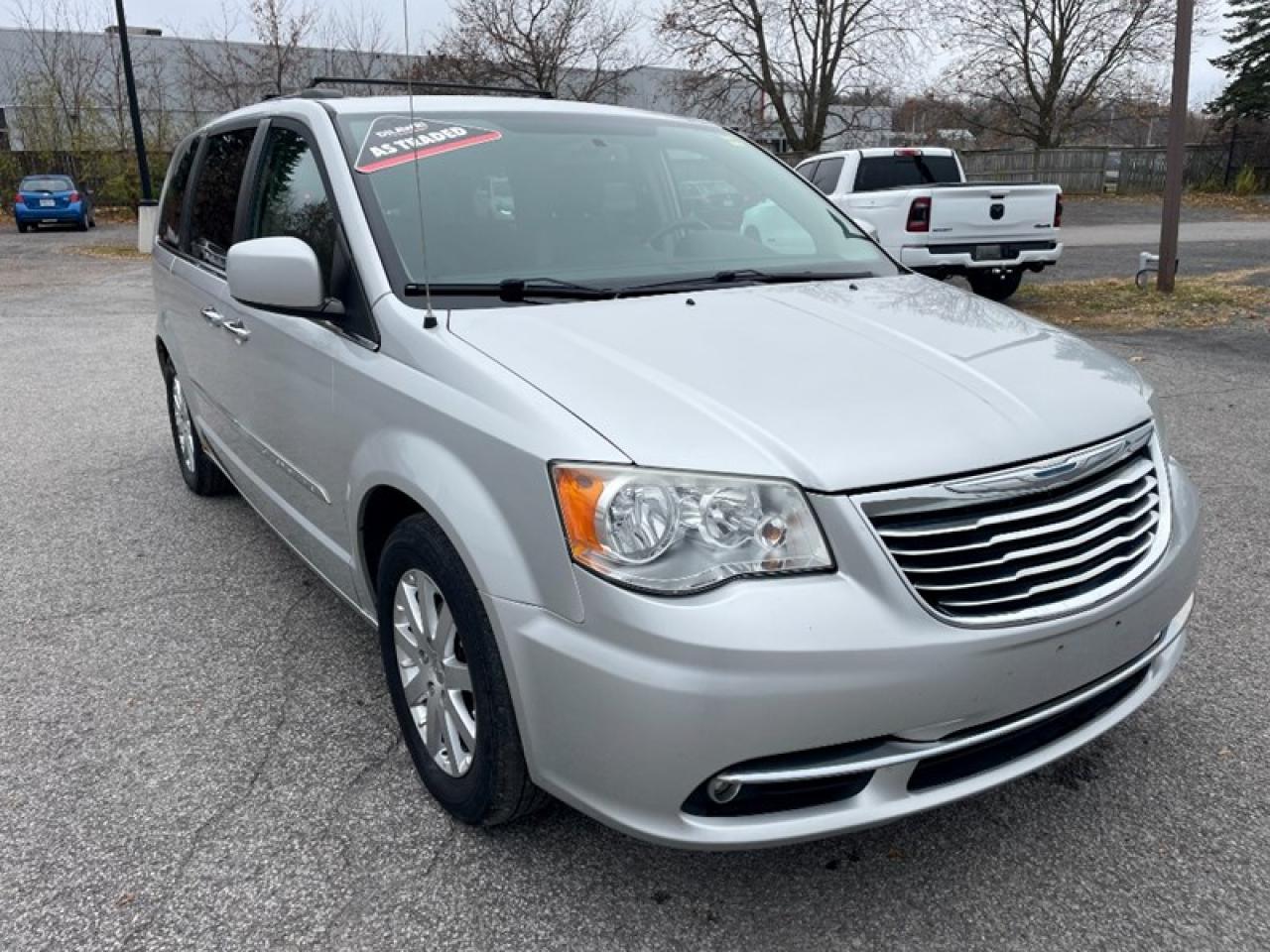 Used 2011 Chrysler Town & Country 4dr Wgn Touring w/Leather for sale in Orléans, ON