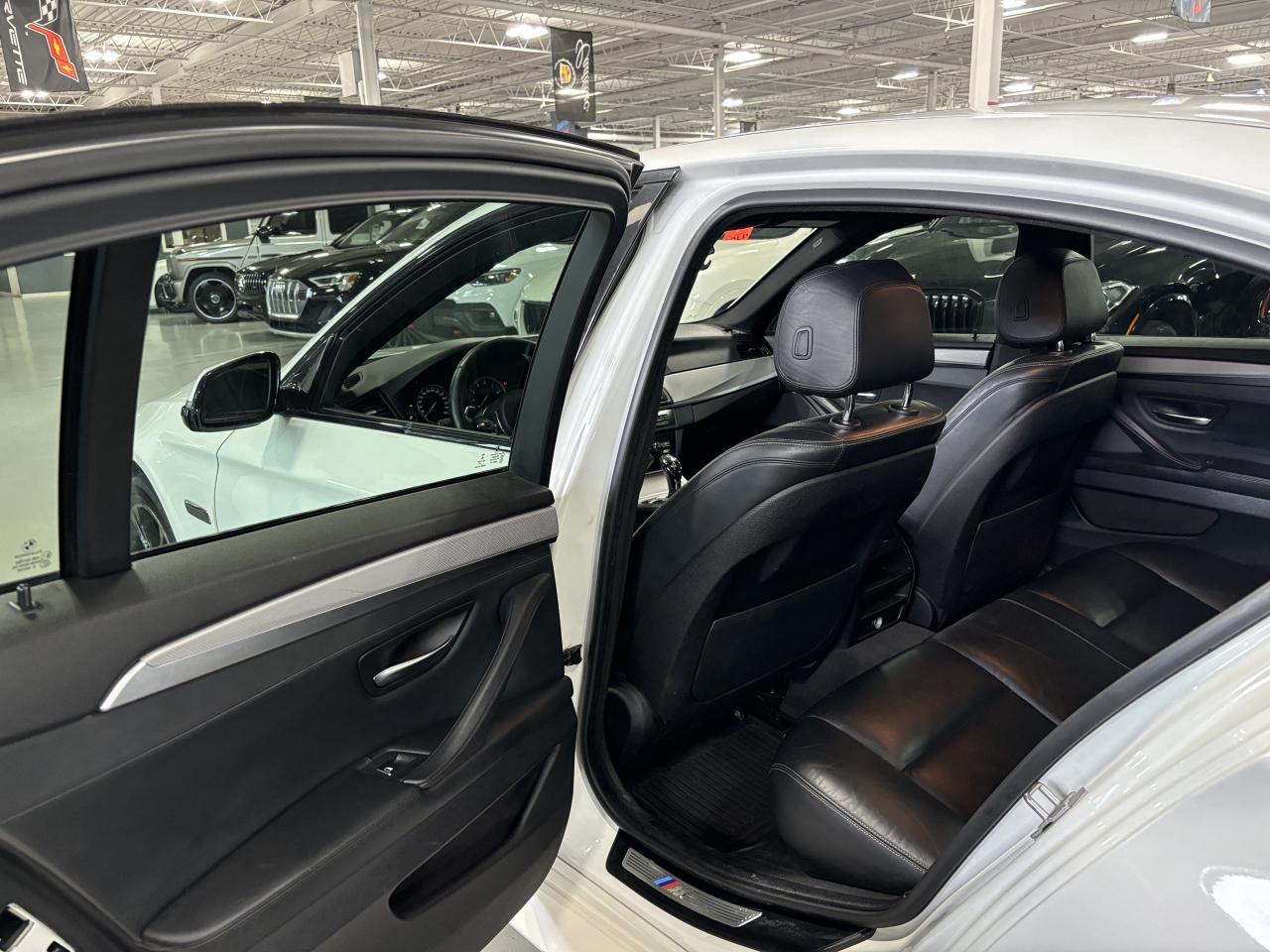2016 BMW 5 Series 528i xDrive|AWD|MPACKAGE|NAV|SUNROOF|LEATHER|CAM|+ - Photo #6