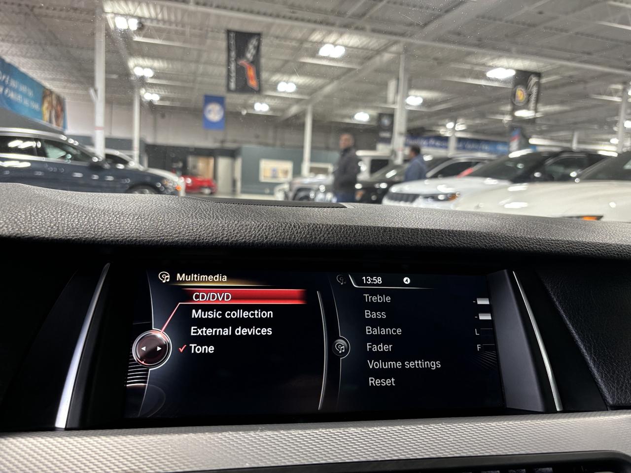 2016 BMW 5 Series 528i xDrive|AWD|MPACKAGE|NAV|SUNROOF|LEATHER|CAM|+ - Photo #16
