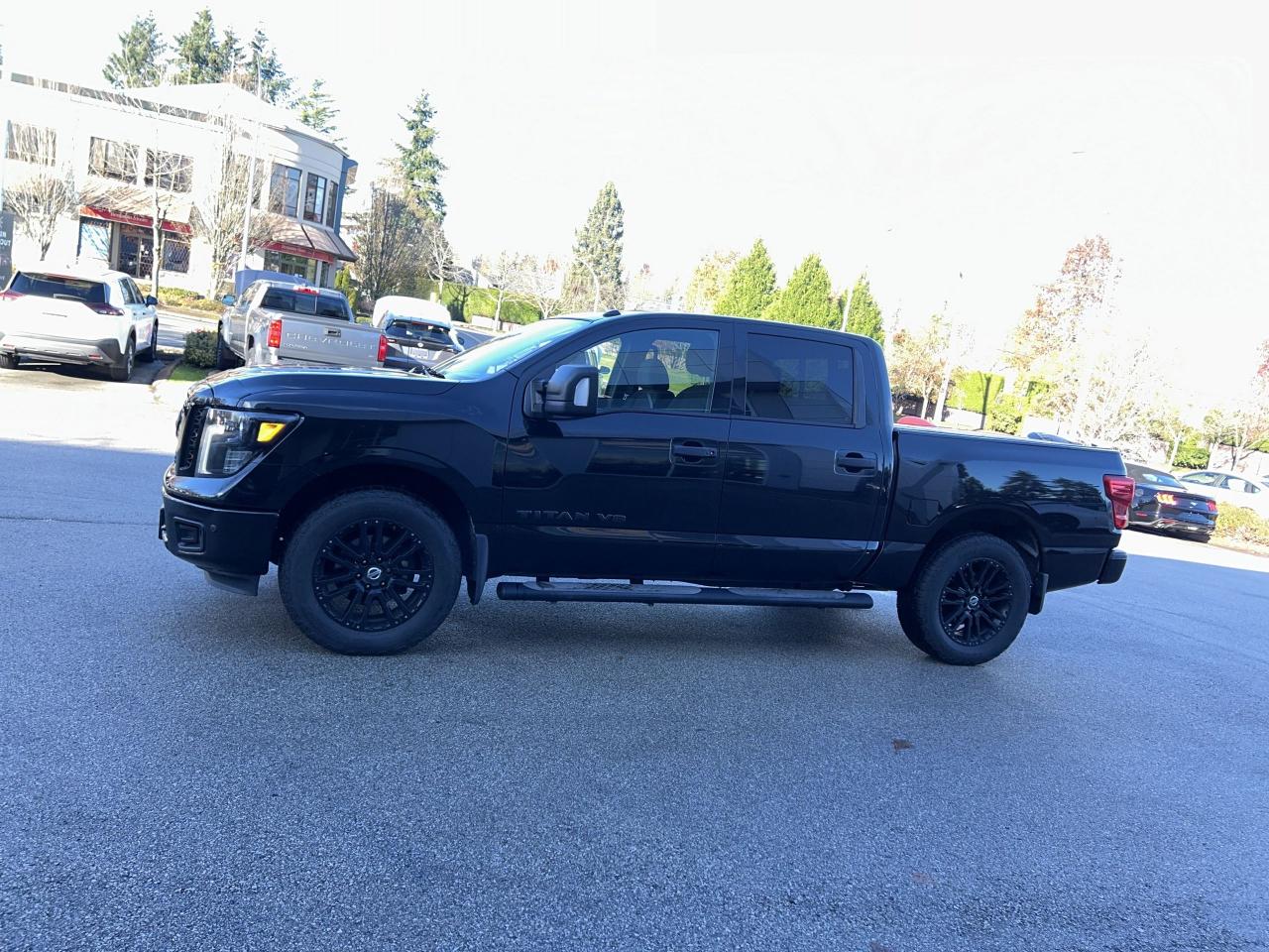 Used 2018 Nissan Titan 4x4 Crew Cab SV Midnight Edition for sale in Surrey, BC