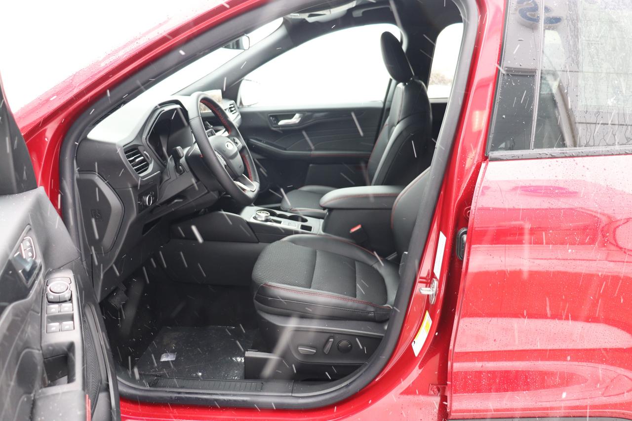 2025 Ford Escape ST-Line AWD Photo5