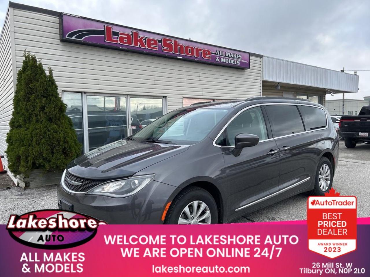 Used 2017 Chrysler Pacifica Touring-L for sale in Tilbury, ON