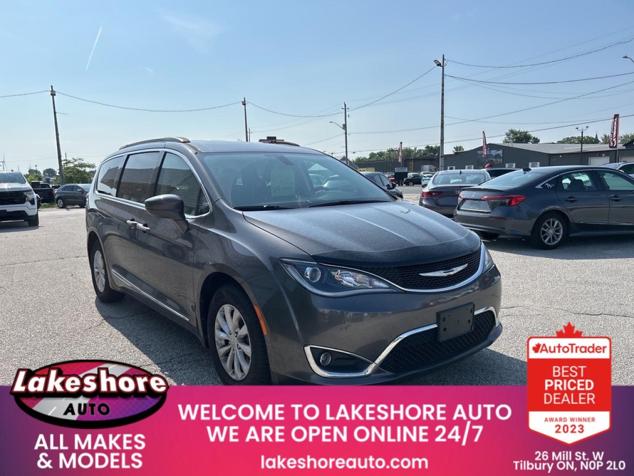 2017 Chrysler Pacifica Touring-L Photo4