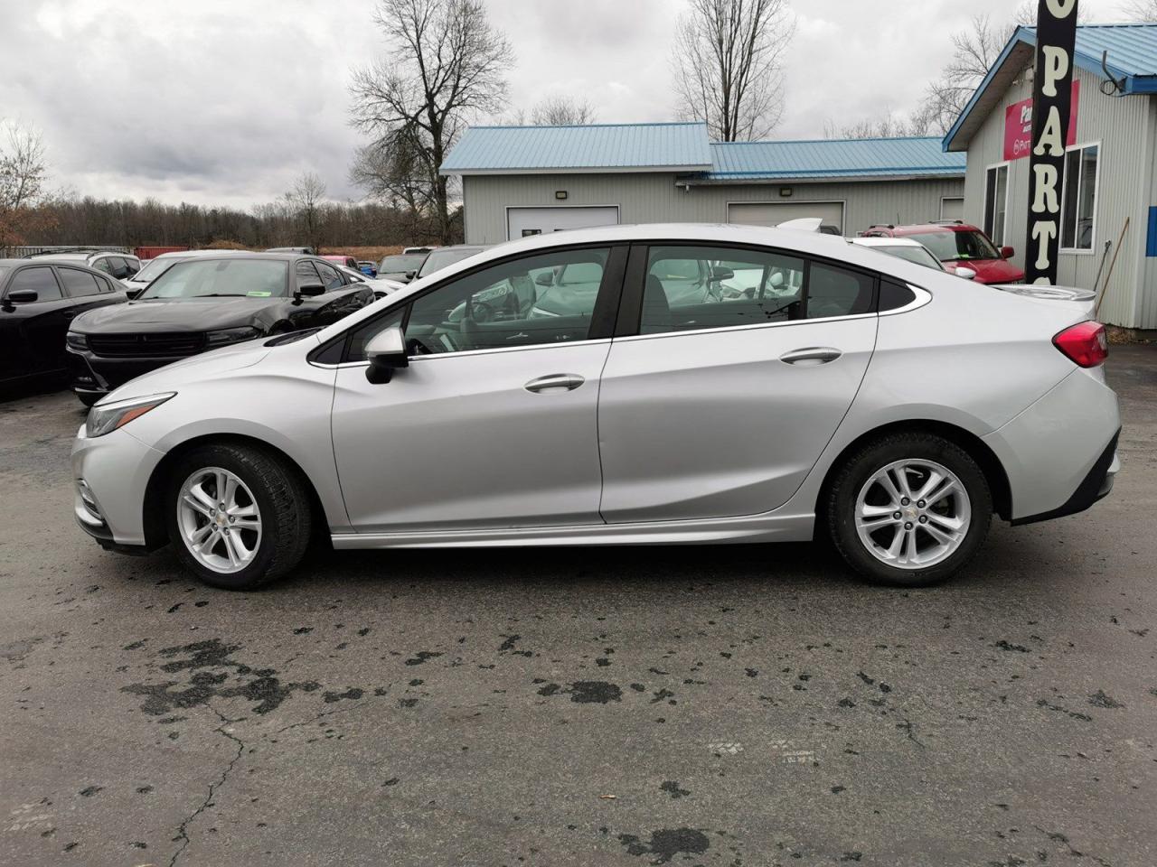 2018 Chevrolet Cruze LT - Photo #2