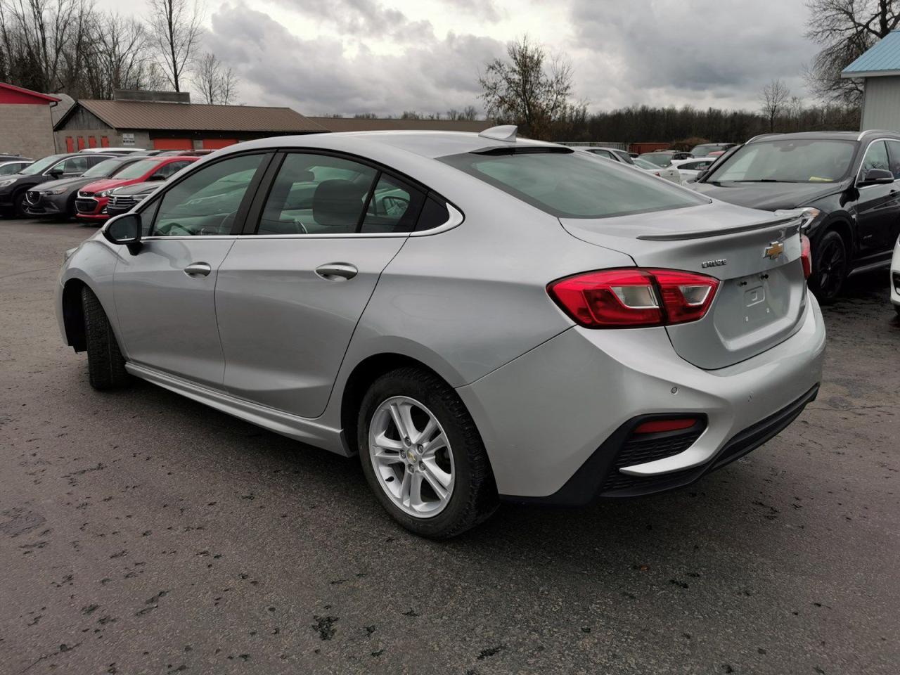 2018 Chevrolet Cruze LT - Photo #3