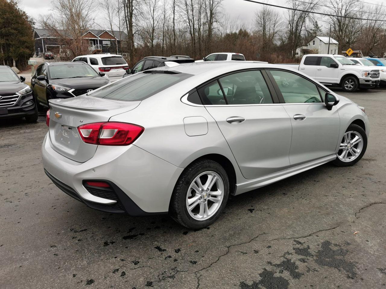 2018 Chevrolet Cruze LT - Photo #5