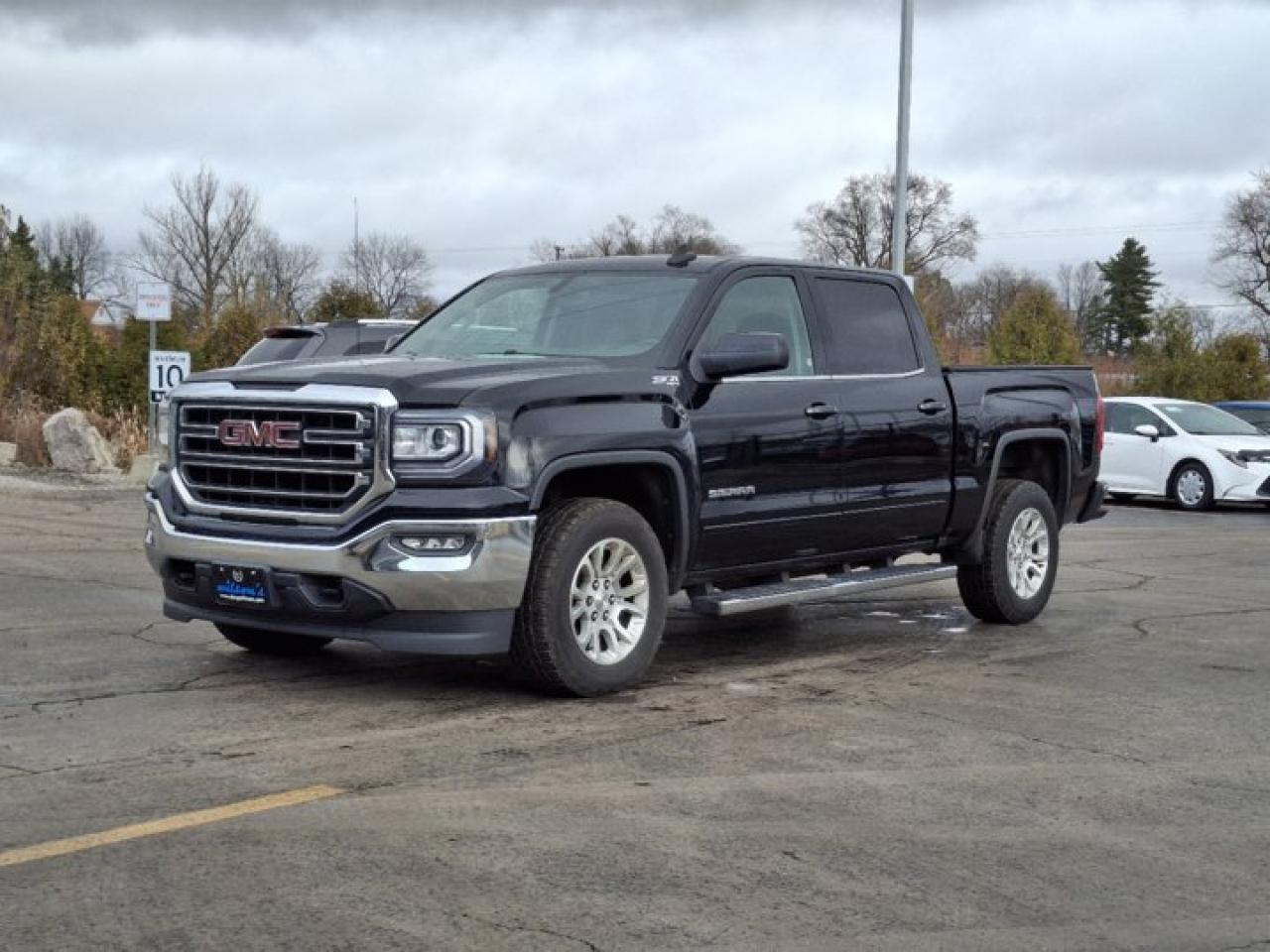 Used 2018 GMC Sierra 1500 SLE Crew 4x4 Z71 | Heated Seats | Reverse Cam | Bluetooth | Power Seat | Remote Start | Side Steps for sale in Guelph, ON