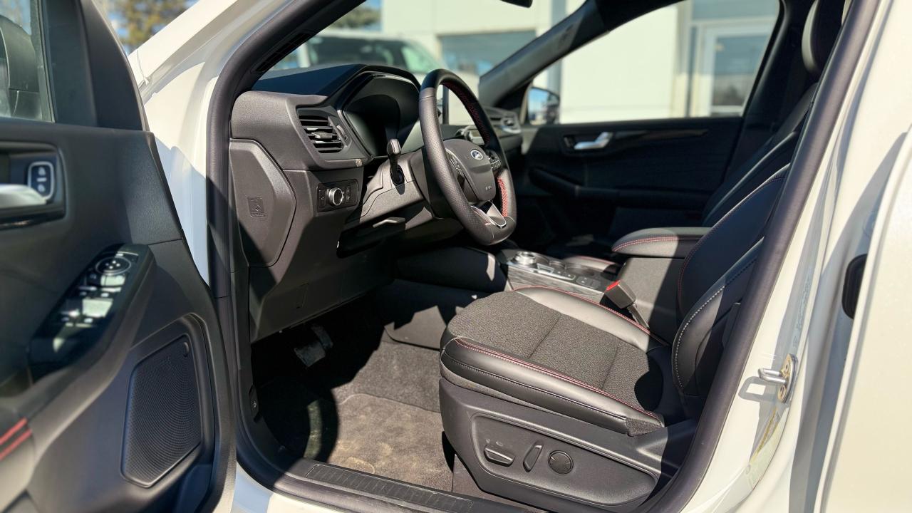 2025 Ford Escape ST-Line Photo5