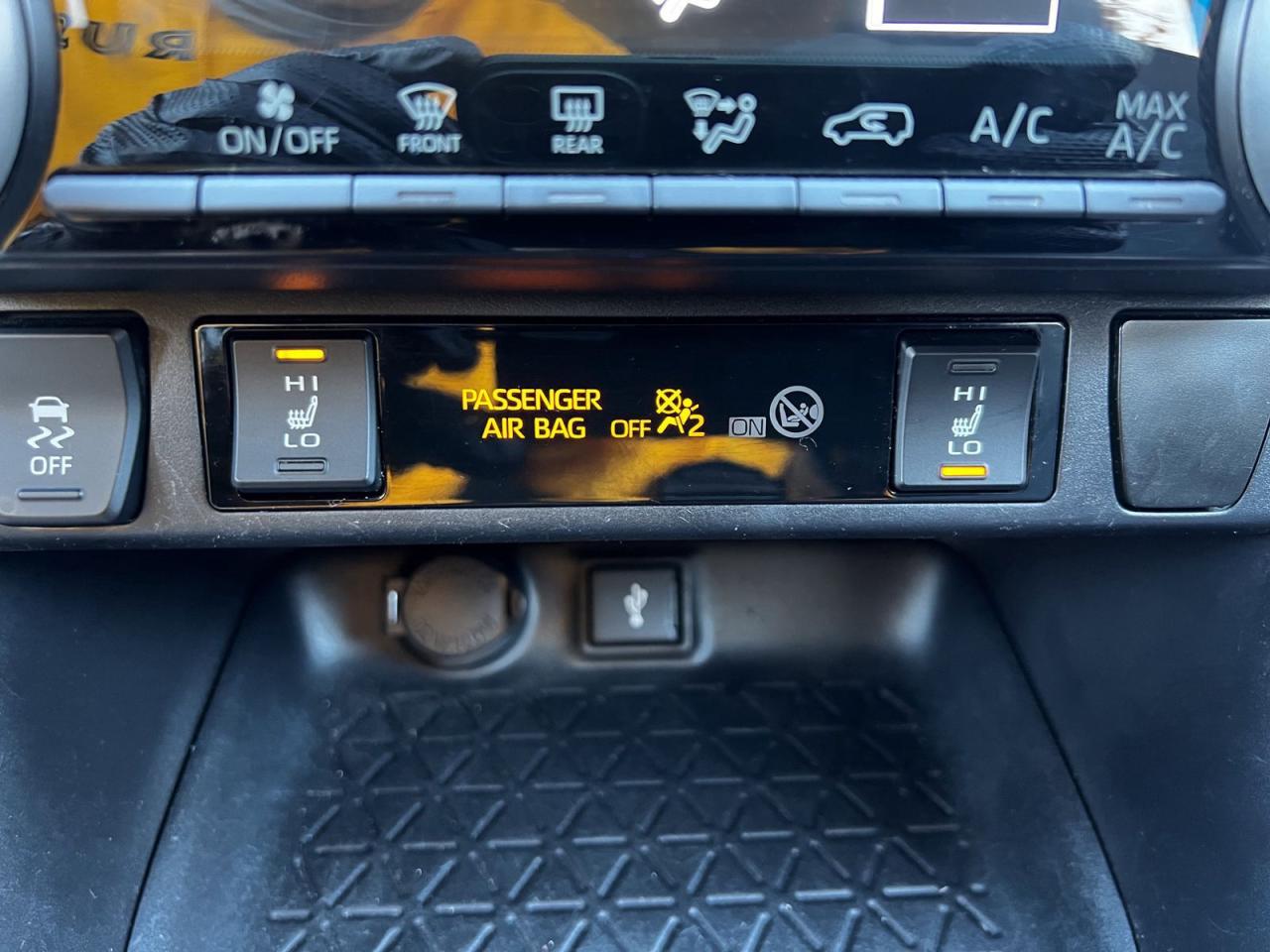 2020 Toyota RAV4 LE AWD - Photo #12