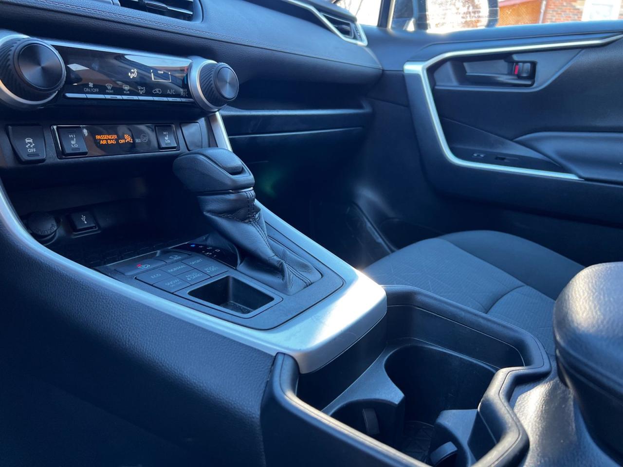 2020 Toyota RAV4 LE AWD - Photo #10