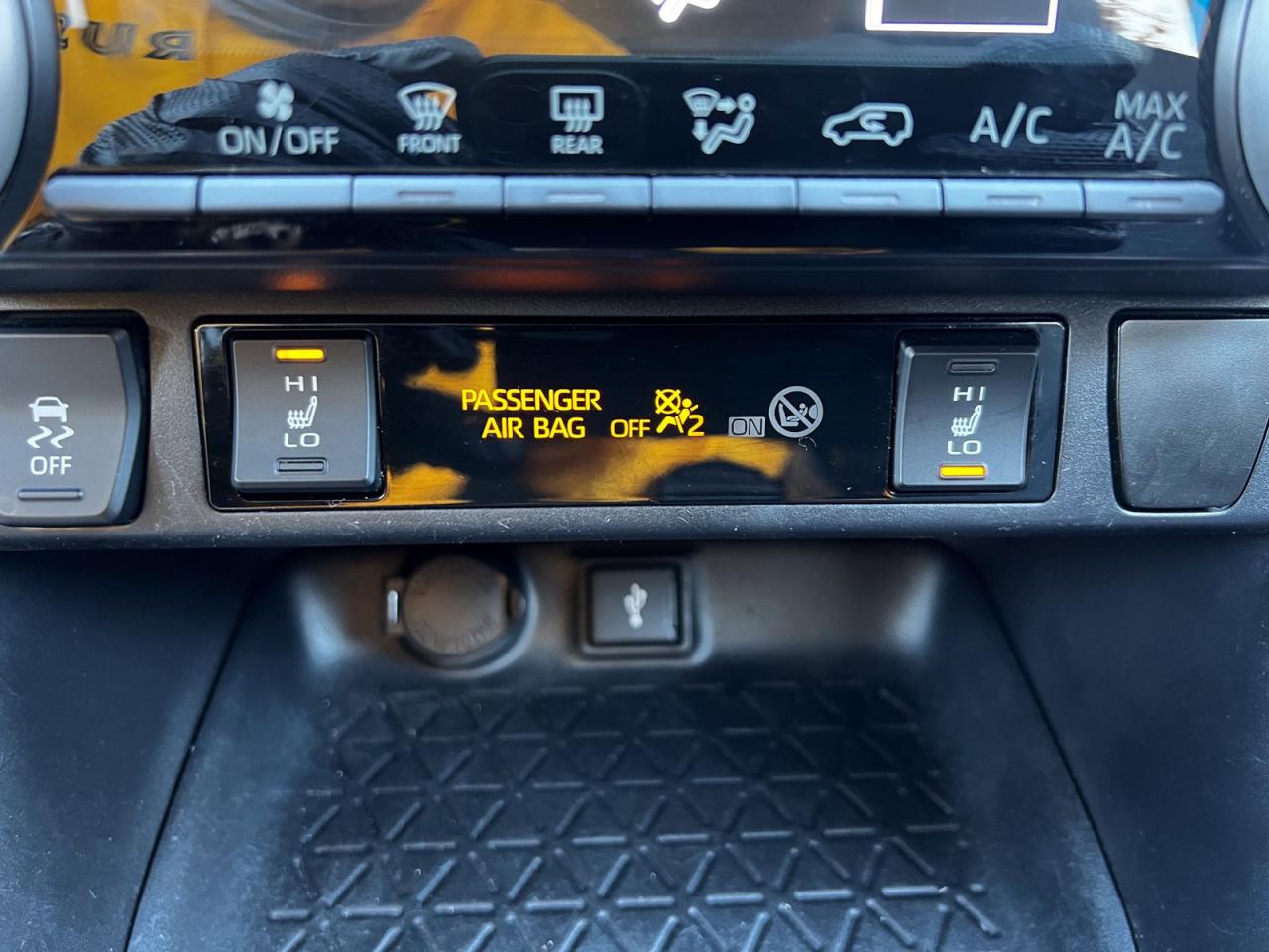 2020 Toyota RAV4 LE AWD - Photo #12