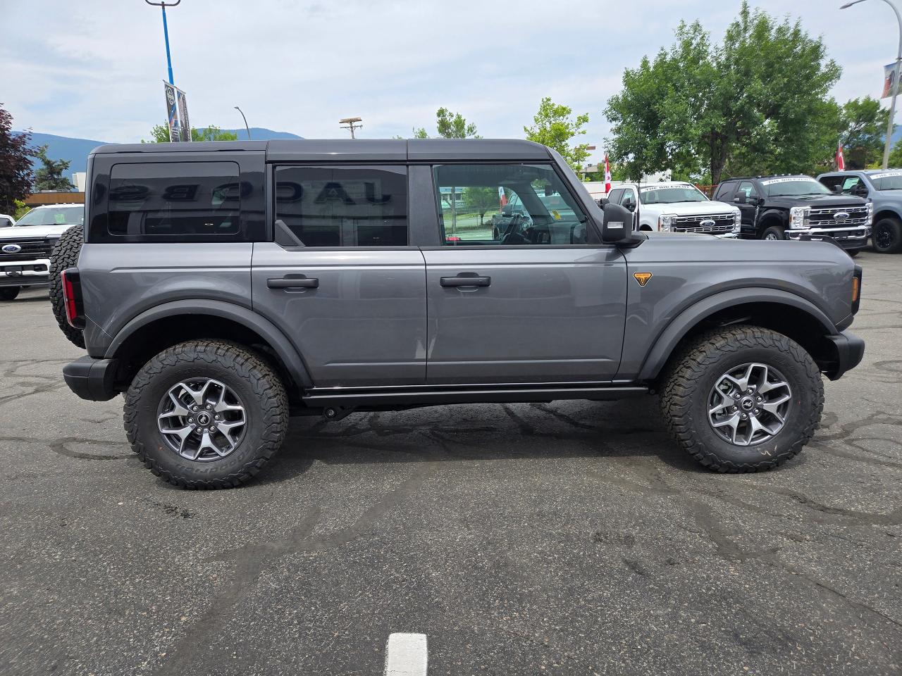 2025 Ford Bronco Badlands Photo3