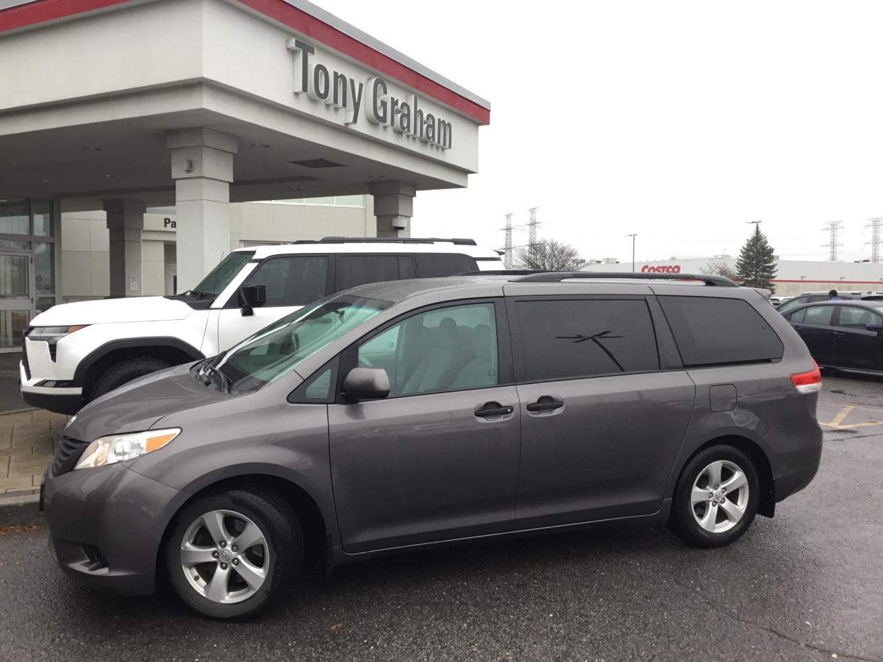 Used 2013 Toyota Sienna V6 7 PASSENGER for sale in Ottawa, ON