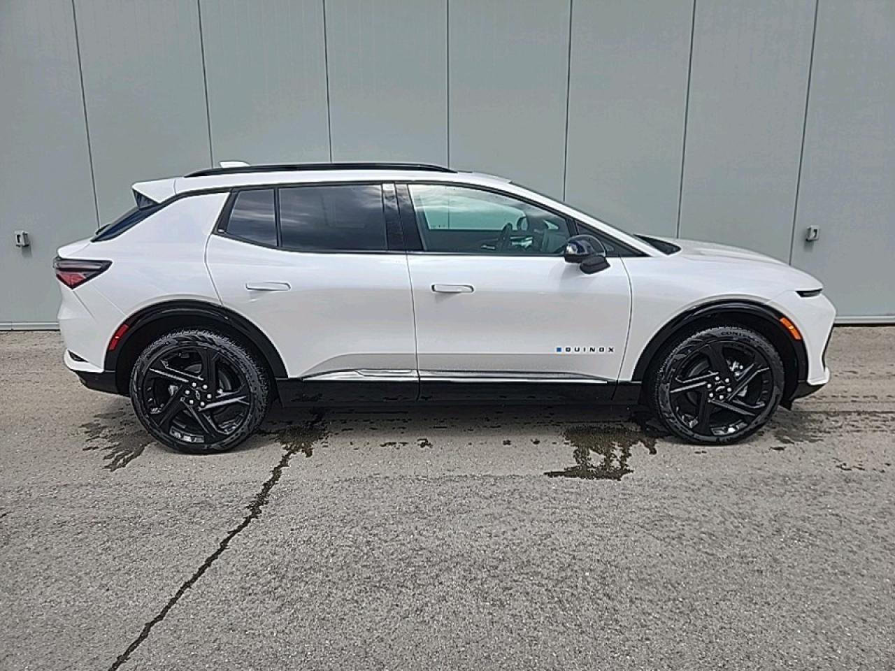 2025 Chevrolet Equinox EV RS Photo2