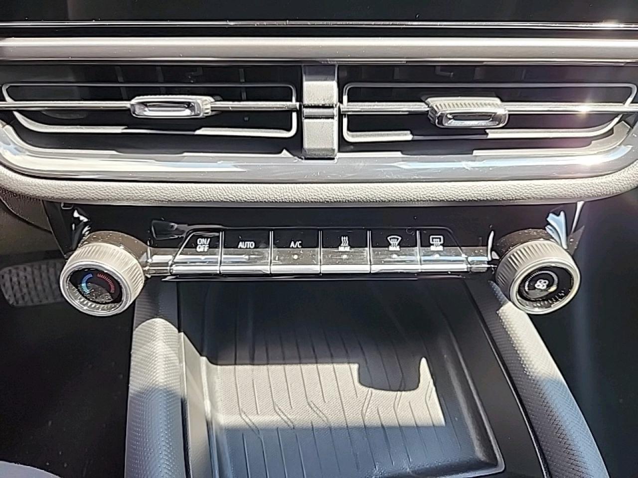 2025 Chevrolet Equinox EV RS Photo