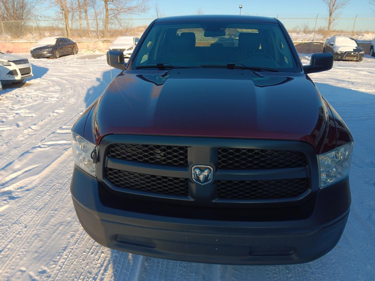 2016 RAM 1500 ST, Crewcab, 5.7 Hemi, Remote start, Tonneau Cover - Photo #2