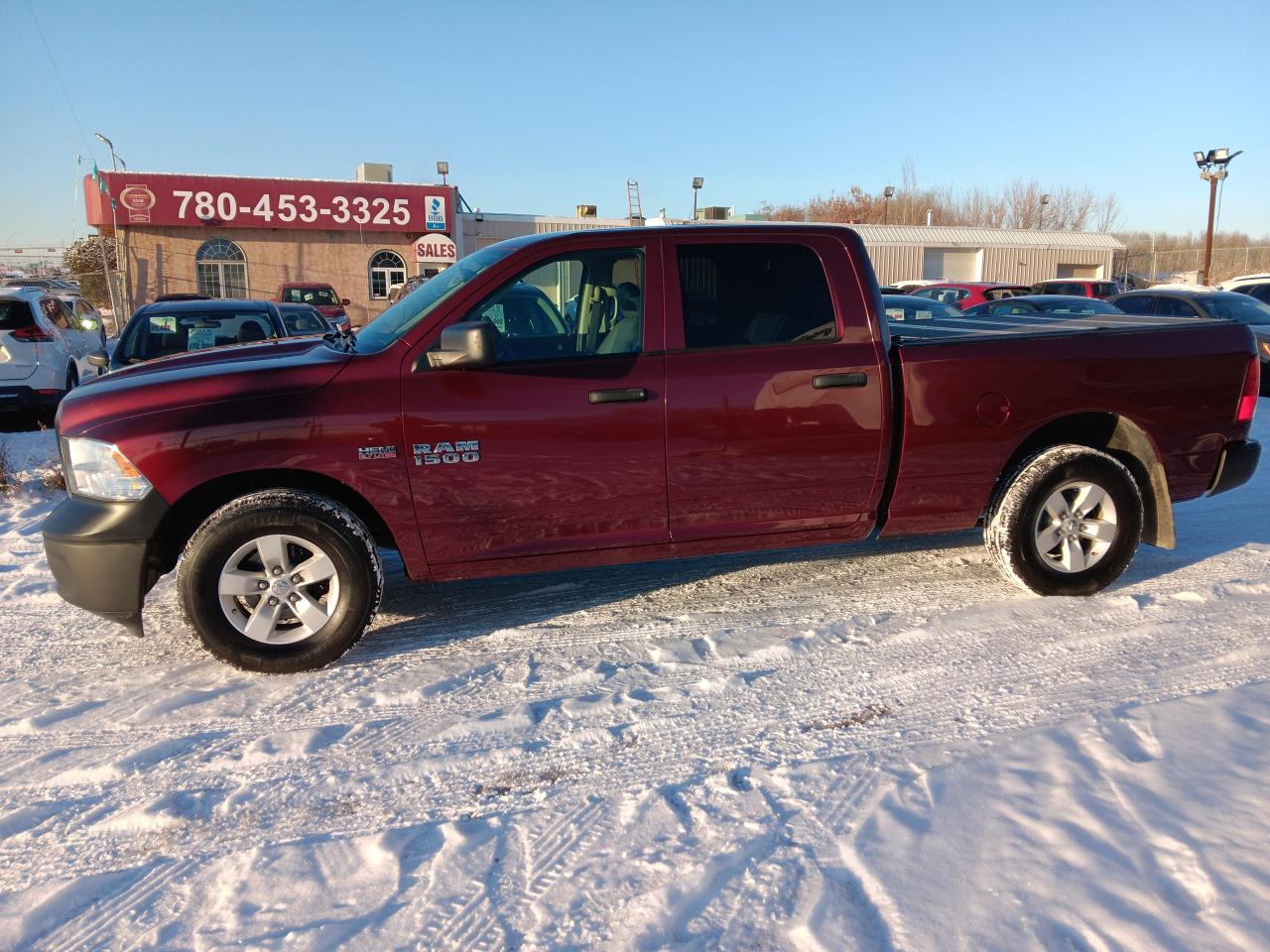 2016 RAM 1500 ST, Crewcab, 5.7 Hemi, Remote start, Tonneau Cover - Photo #4