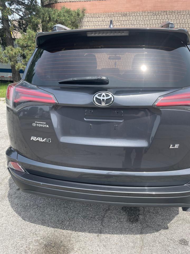 2016 Toyota RAV4 LE Photo3