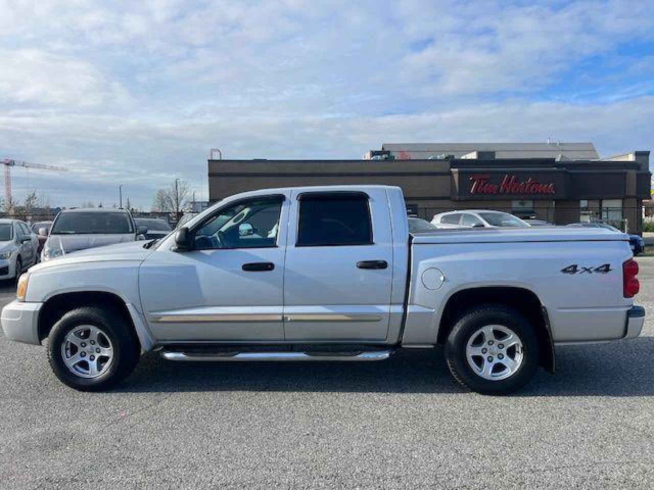 2005 Dodge Dakota Quad Cab 4WD SLT - Photo #8