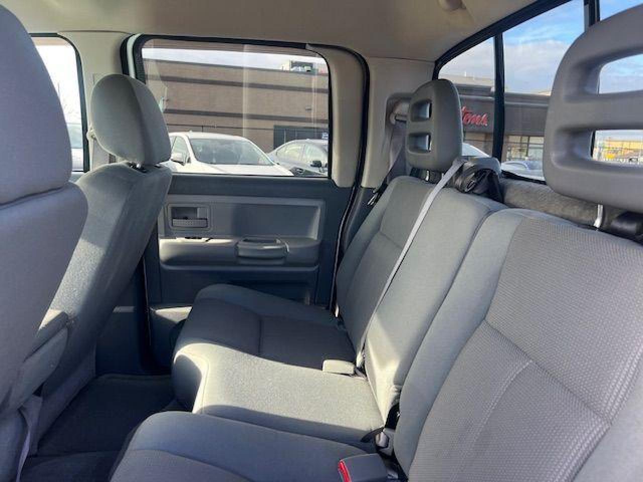 2005 Dodge Dakota Quad Cab 4WD SLT - Photo #9