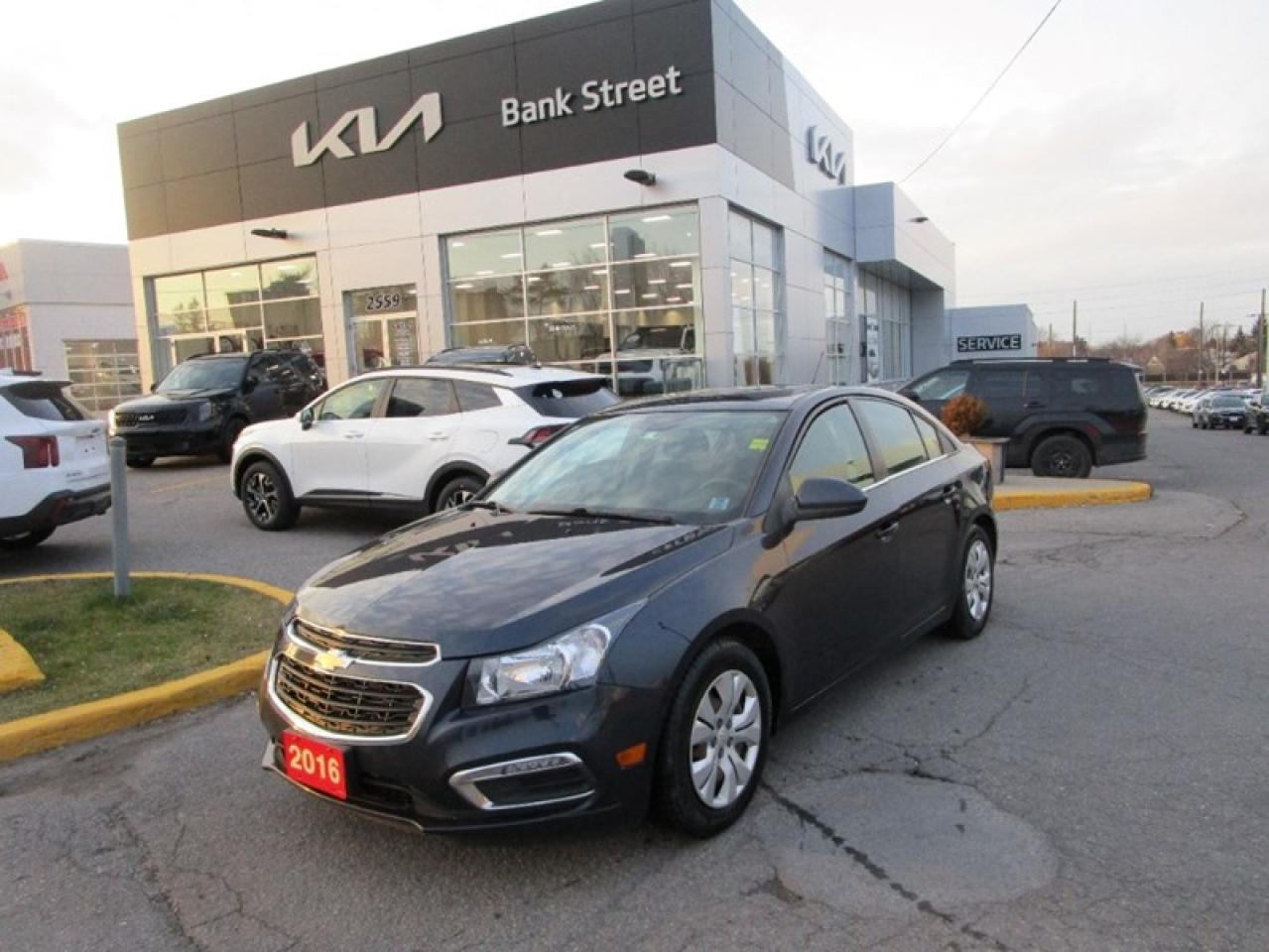 Used 2016 Chevrolet Cruze Limited 4dr Sdn LT w/1LT for sale in Gloucester, ON