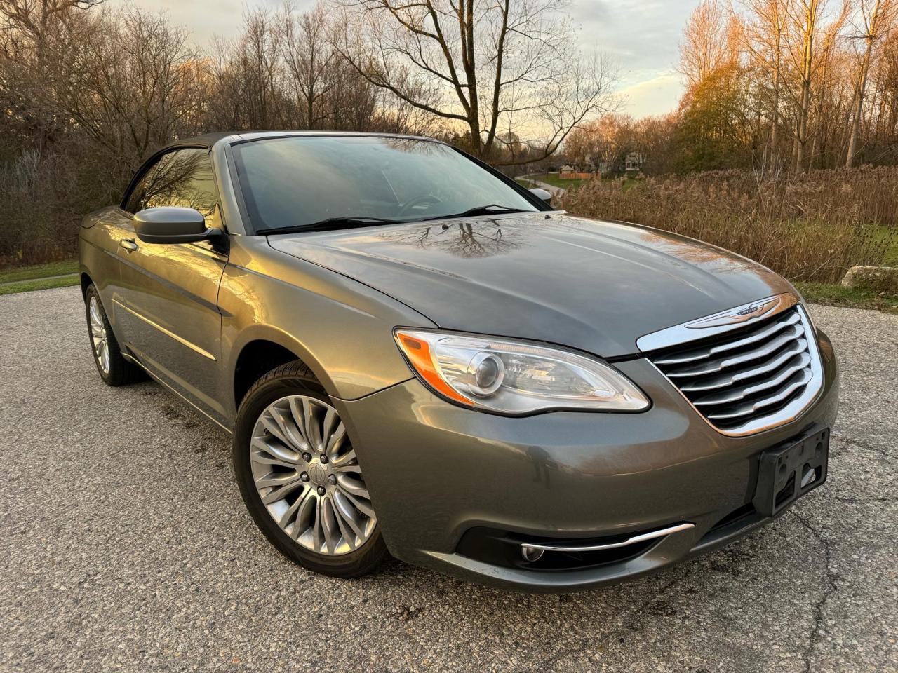 Used 2013 Chrysler 200 2dr Conv Touring for sale in Waterloo, ON