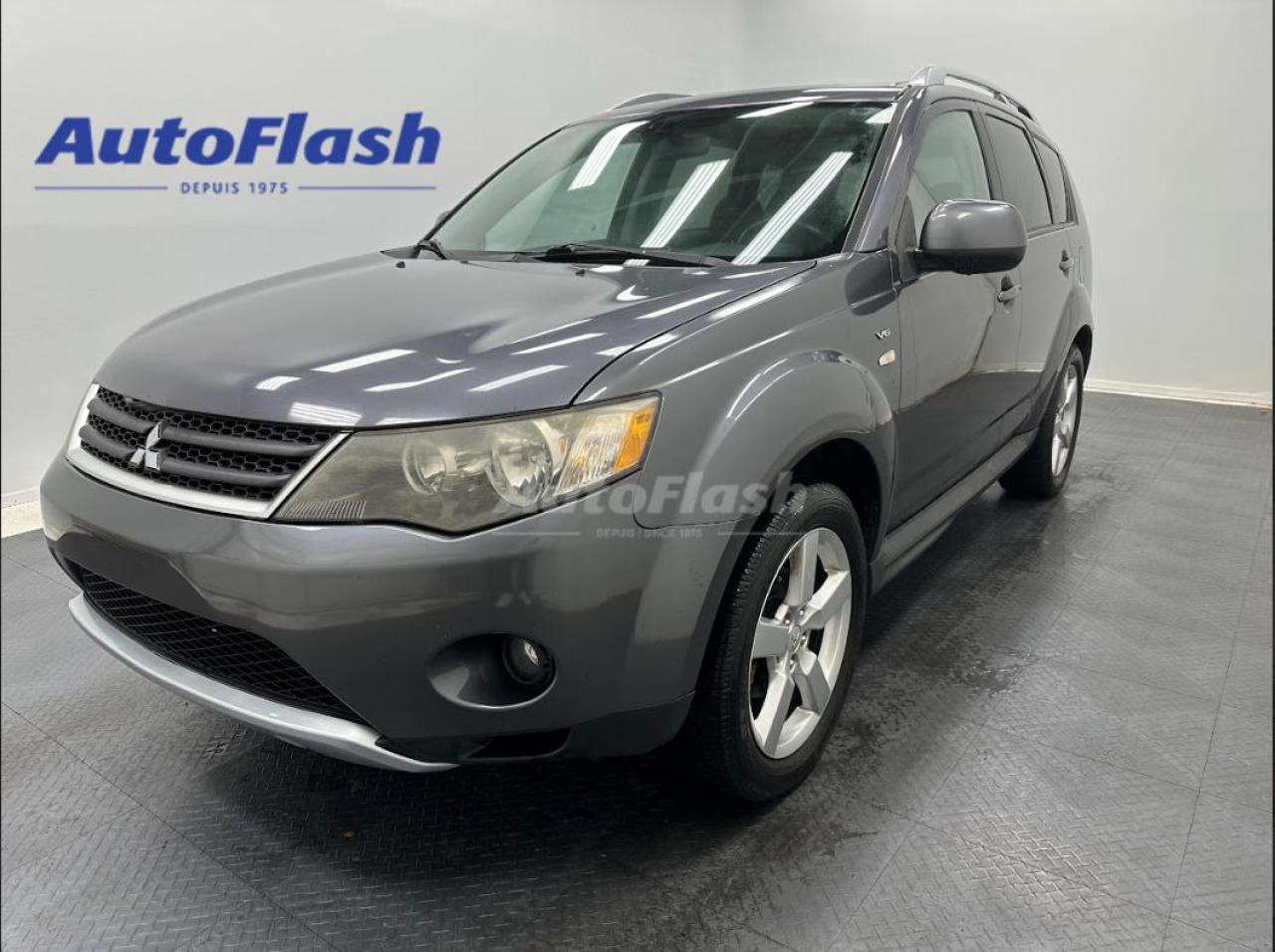 Used 2009 Mitsubishi Outlander XLS, 7 PASSAGERS, CUIR, TOIT, BANC CHAUFFANT for sale in Saint-Hubert, QC