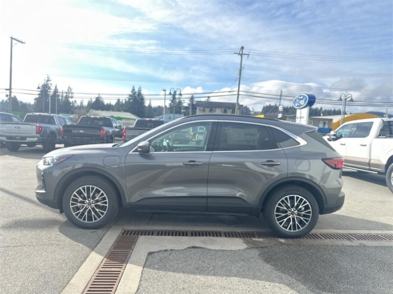 2025 Ford Escape PHEV  - Sunroof - Heated Seats Photo1