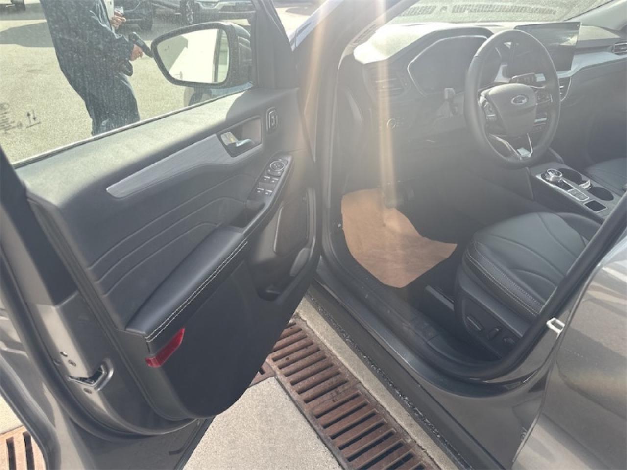 2025 Ford Escape PHEV  - Sunroof - Heated Seats Photo5