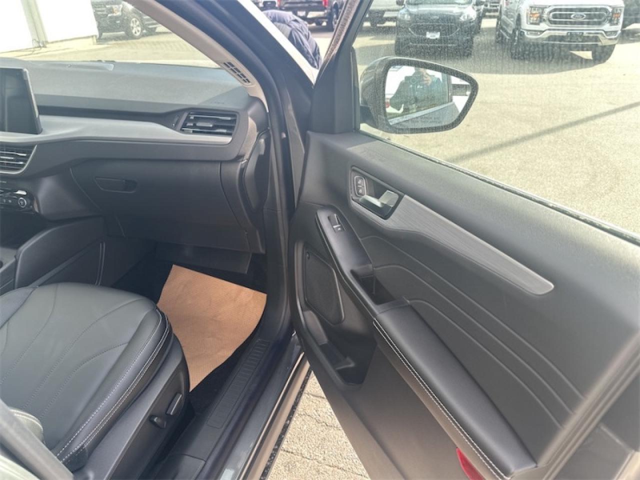 2025 Ford Escape PHEV  - Sunroof - Heated Seats Photo5