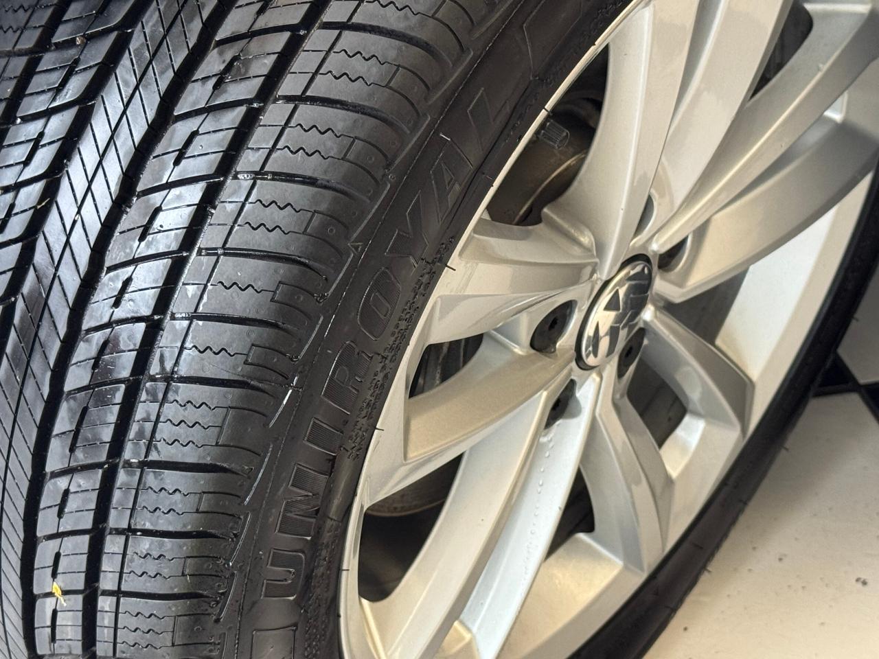 2021 Volkswagen Passat Highline+Adaptive Cruise+LKA+CLEAN CARFAX - Photo #3
