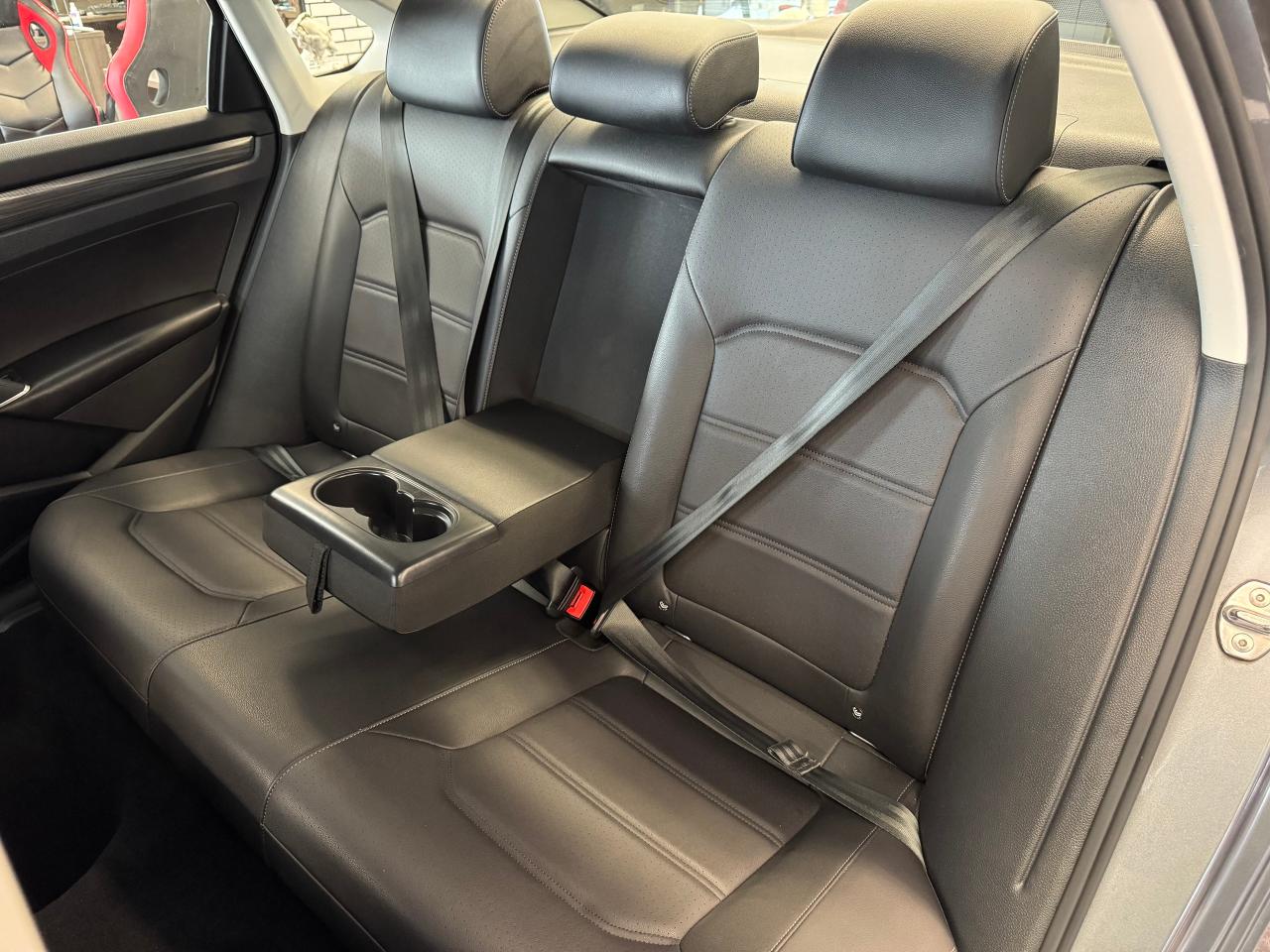 2021 Volkswagen Passat Highline+Adaptive Cruise+LKA+CLEAN CARFAX - Photo #27