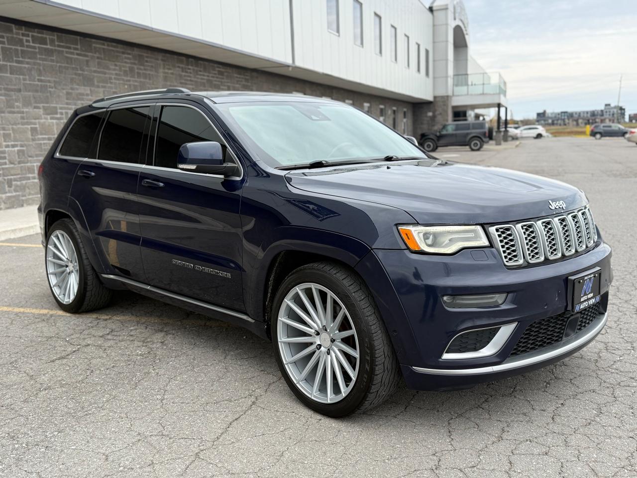 2017 Jeep Grand Cherokee Summit **FULLY LOADED MODEL** Photo2