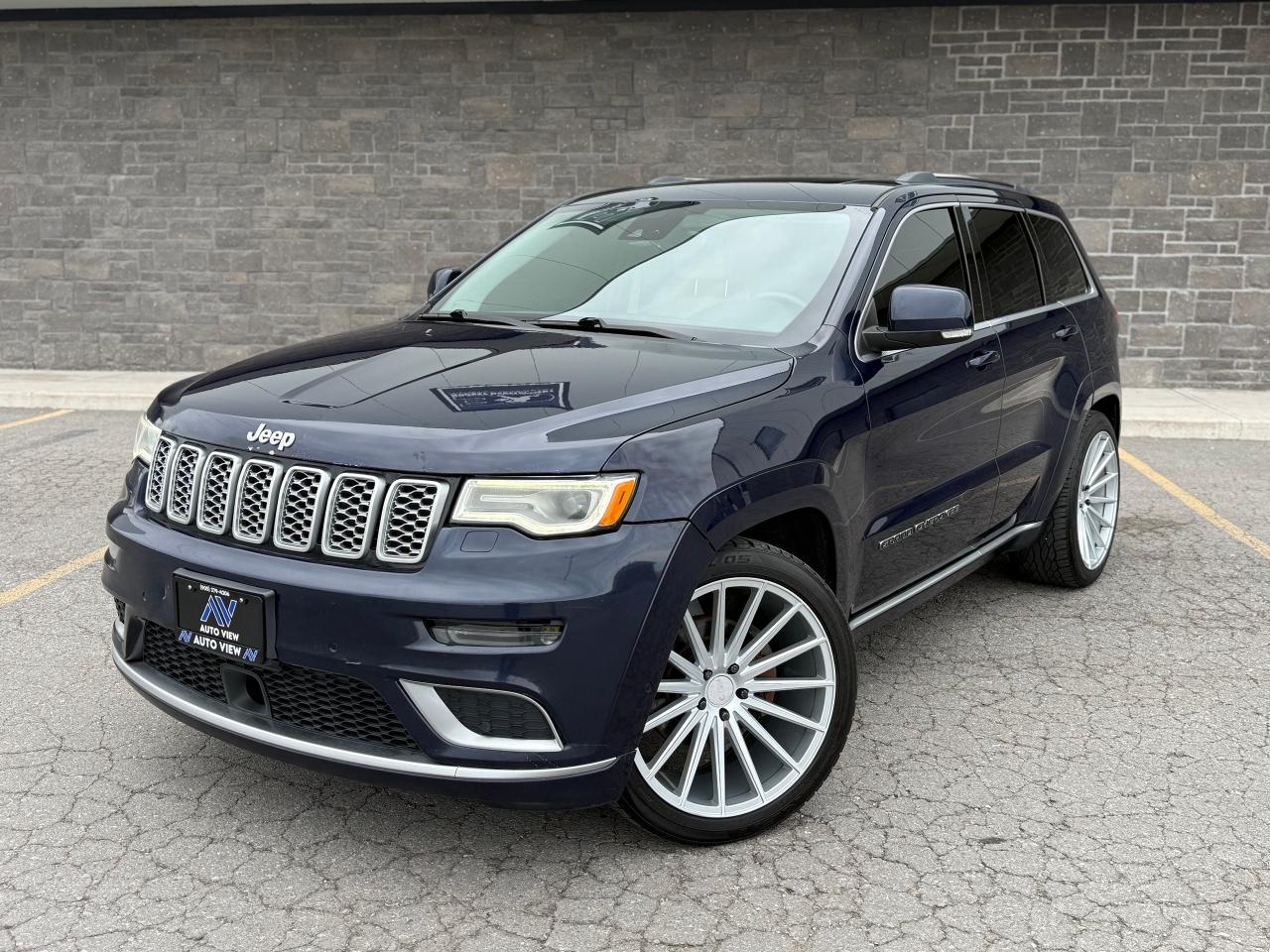 2017 Jeep Grand Cherokee Summit **FULLY LOADED MODEL**