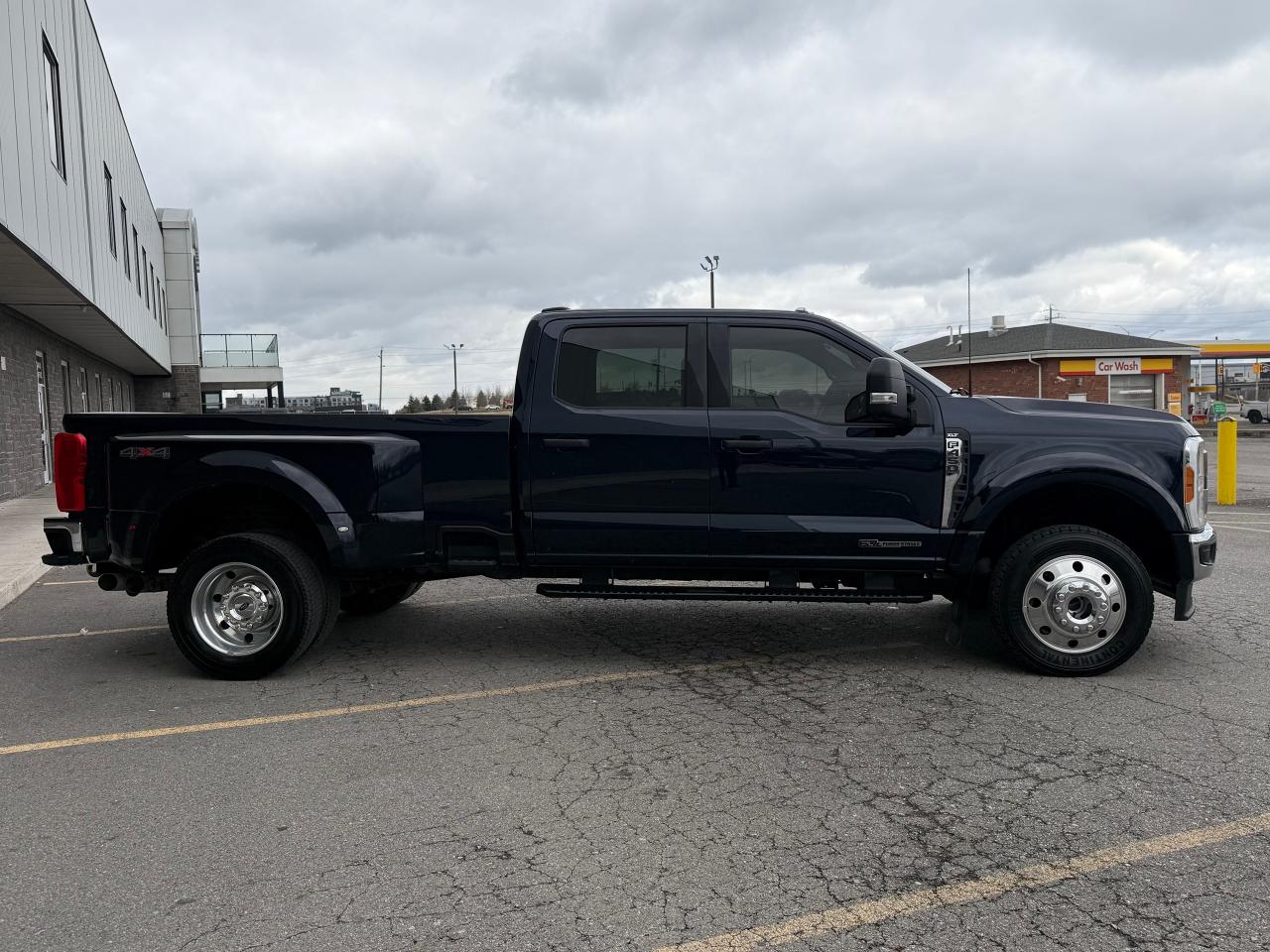 2023 Ford F-450 Super Duty DRW XLT **5TH WHEEL PREP PACKAGE** Photo3