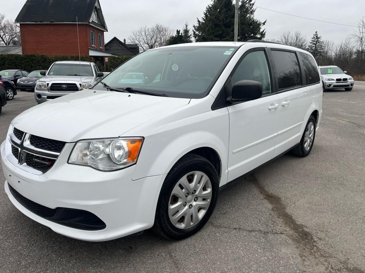 2016 Dodge Grand Caravan SXT Photo2