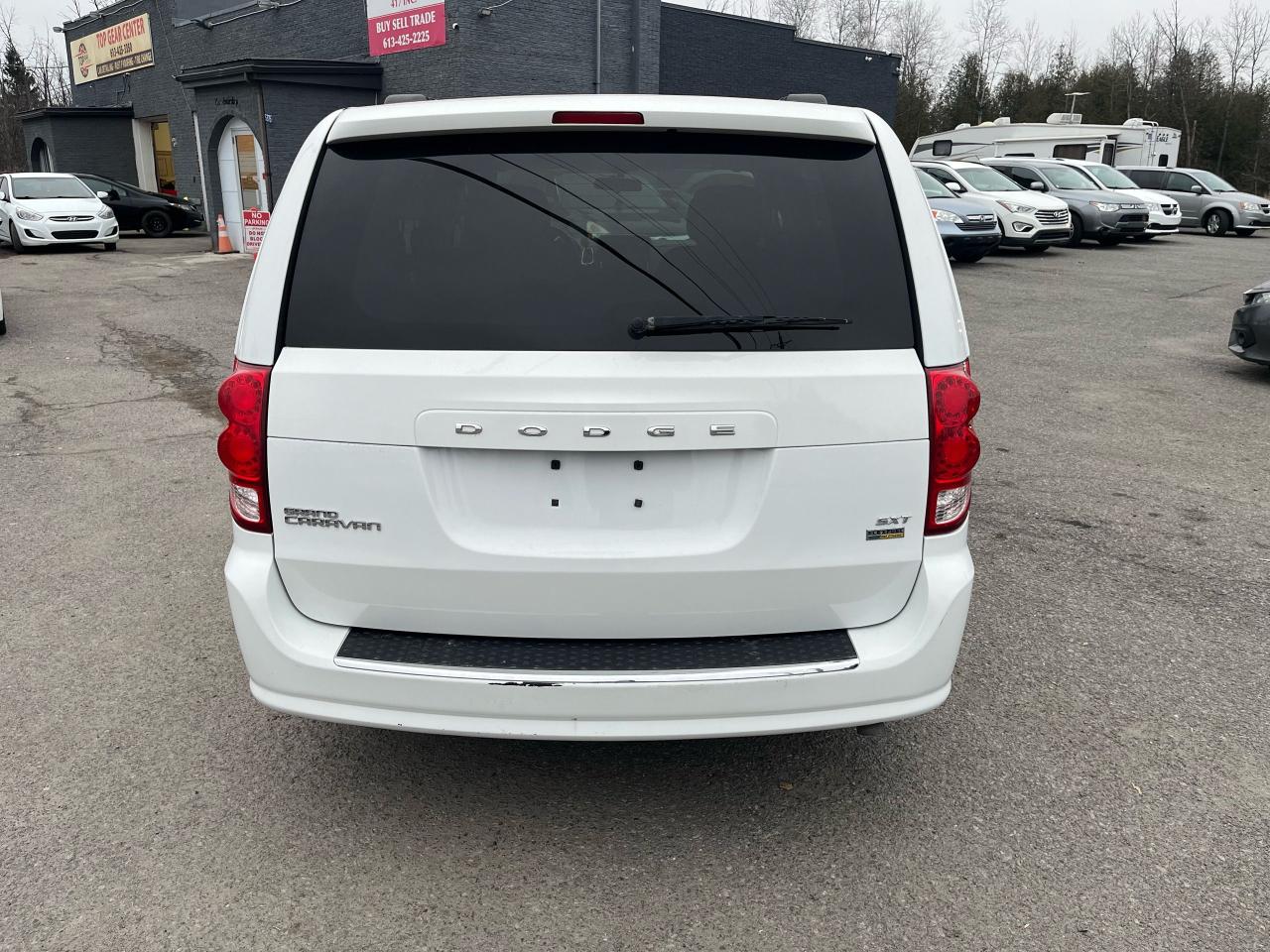 2016 Dodge Grand Caravan SXT Photo4