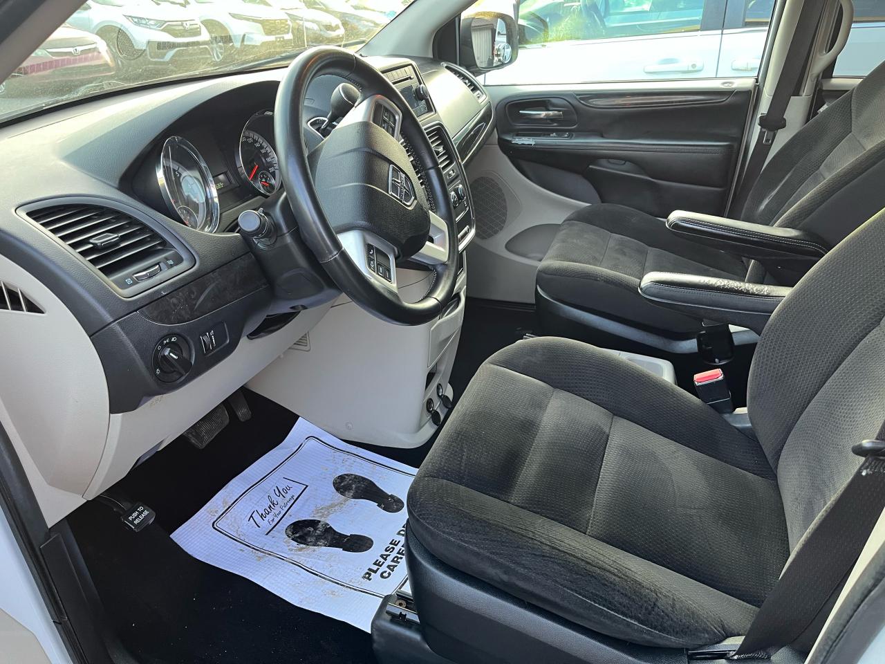 2016 Dodge Grand Caravan SXT - Photo #9