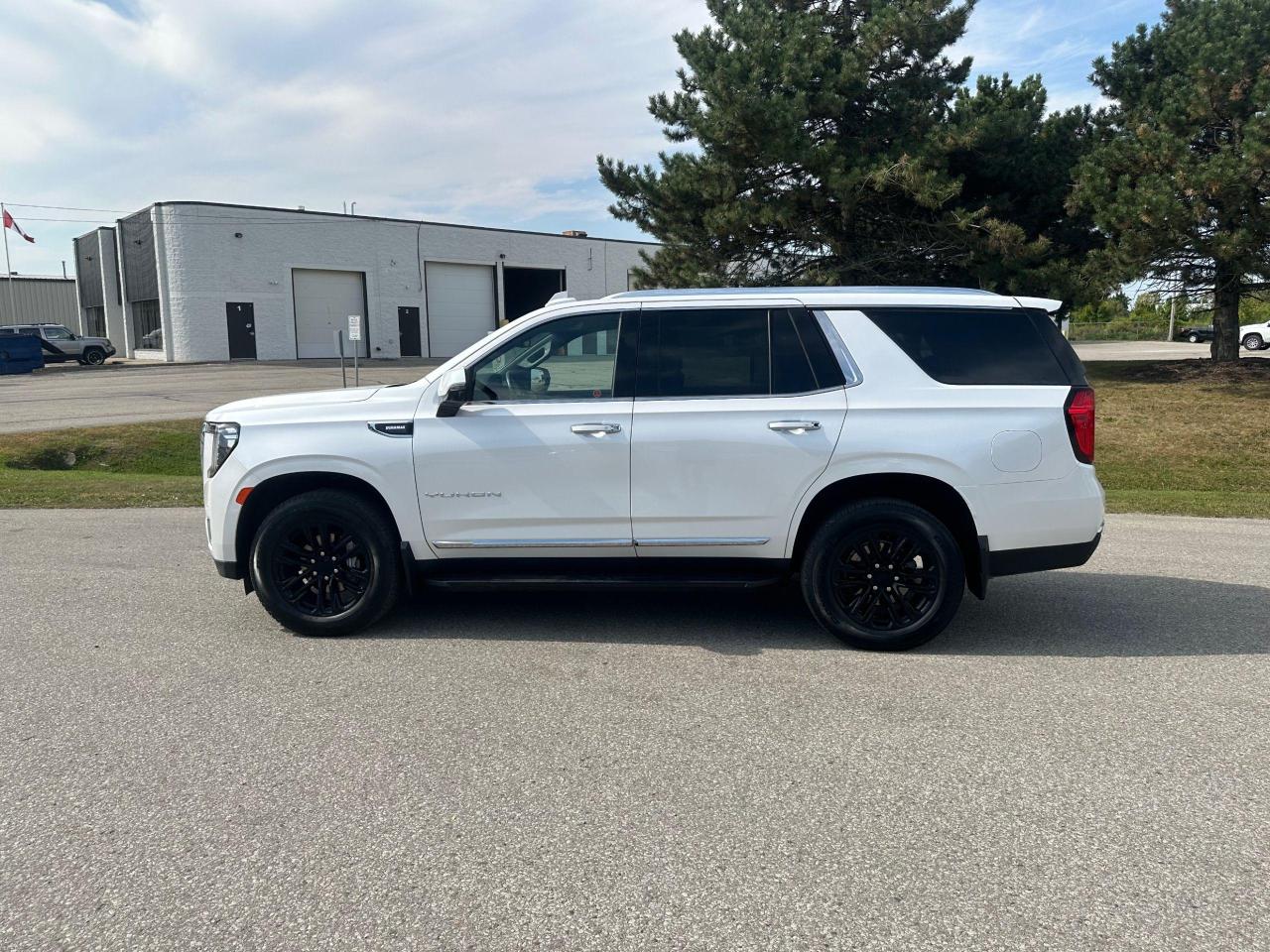 2023 GMC Yukon SLT - DURAMAX - Photo #2