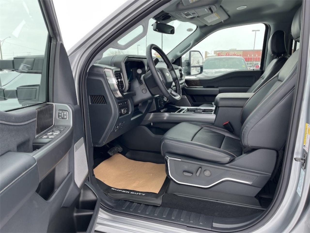 2024 Ford F-350 Super Duty Lariat  - Leather Seats Photo5